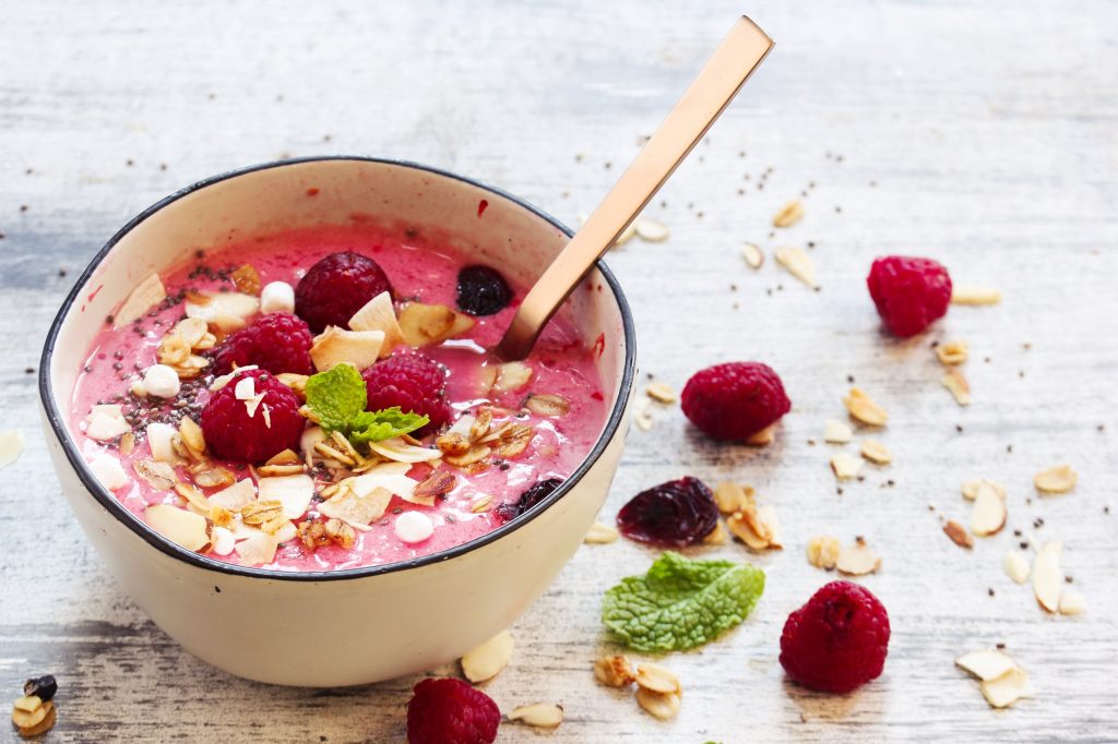 Smoothie Bowl de Frutas Vermelhas e Sementes